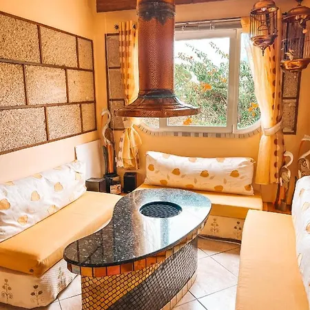 With Huge Deck Nestled In Marvelous Gardens - Nidos