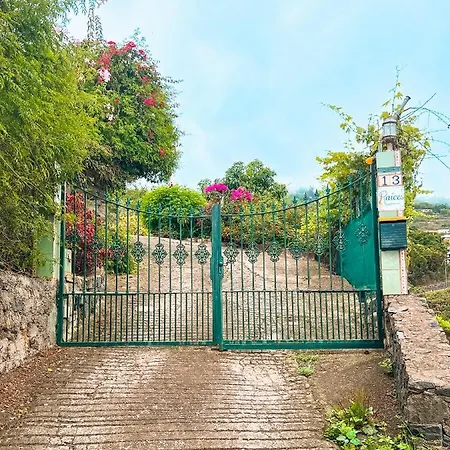 With Huge Deck Nestled In Marvelous Gardens - Nidos Apartmán *