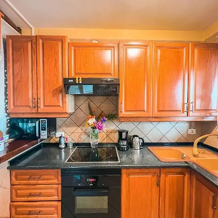 Apartament With Huge Deck Nestled In Marvelous Gardens - Nidos