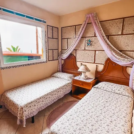 With Huge Deck Nestled In Marvelous Gardens - Nidos Apartament