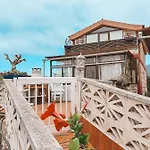 With Huge Deck Nestled In Marvelous Gardens - Nidos * ラ・オロタバ
