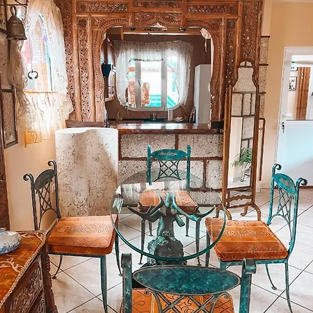 With Huge Deck Nestled In Marvelous Gardens - Nidos * Ля Оротава