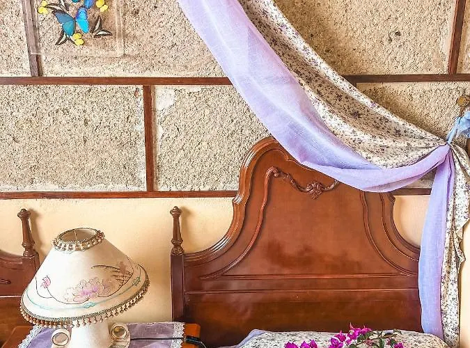 With Huge Deck Nestled In Marvelous Gardens - Nidos Appartement