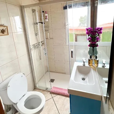 דירה With Huge Deck Nestled In Marvelous Gardens - Nidos