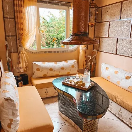 With Huge Deck Nestled In Marvelous Gardens - Nidos דירה *